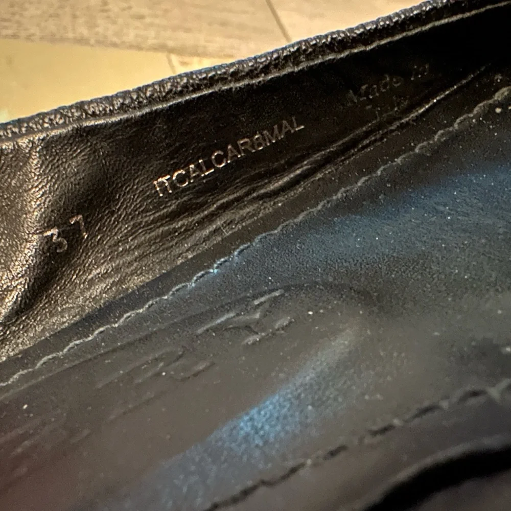 BURBERRY BLACK MEDALLION LOGO PEEP TOE LEATHER FLATS MADE IN ITALY SIZE 37 / 7 - Picture 10 of 12